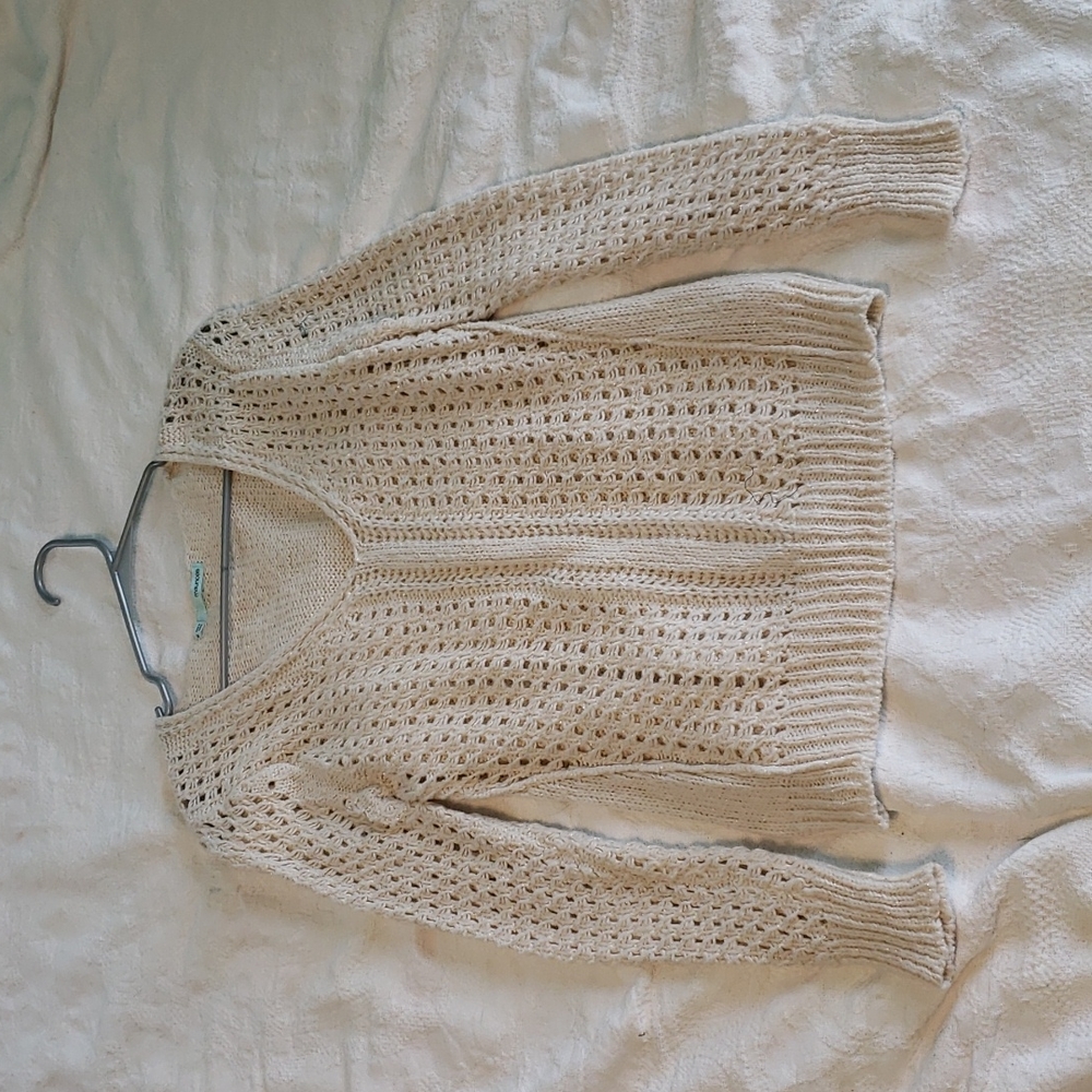 Knitted with glittered yarn, cream colored, thin, stretchy, v-neck